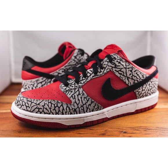 Nike iD Dunk Low Supreme Red Size 8.5 Gently Used - Picture 2 of 5